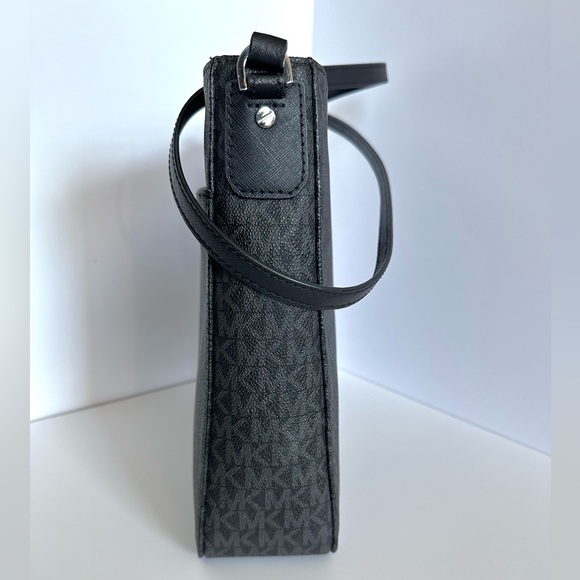 MICHAEL KORS Jet Set Travel Large LogoMessenger Bag - Picture 6 of 11